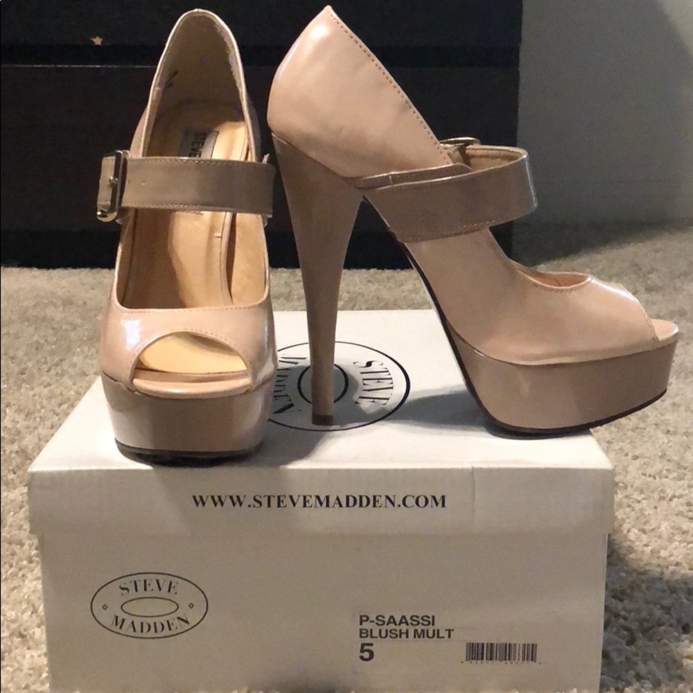 🚫 SOLD - Steve Madden Nude Platform Heels